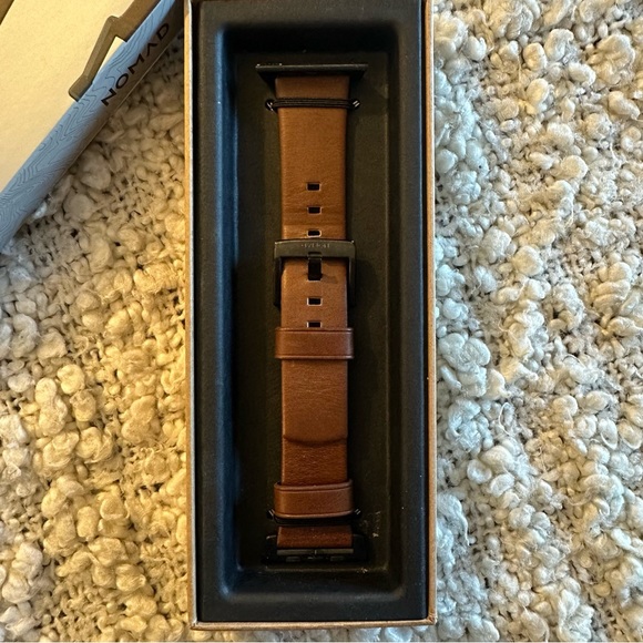 Nomad Modern Apple Watch Strap - 44mm/42mm - series 1,2,3,4,5,6 & SE - Picture 8 of 11